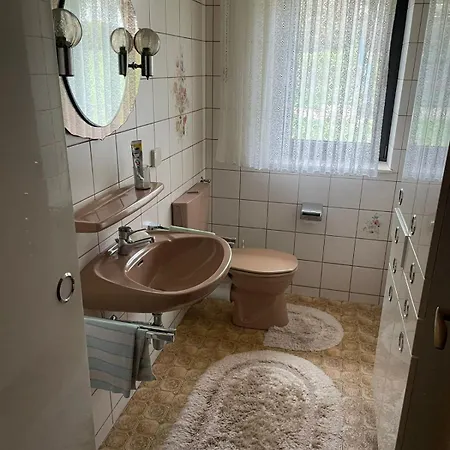 Alloggio in famiglia Wohngemeinschaft Mit 3 Privaten Zimmern, Jedes 2 Betten