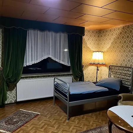 Wohngemeinschaft Mit 3 Privaten Zimmern, Jedes 2 Betten *