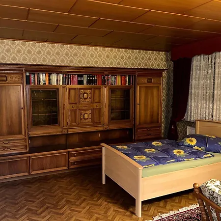 Wohngemeinschaft Mit 3 Privaten Zimmern, Jedes 2 Betten