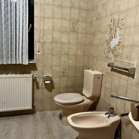 Wohngemeinschaft Mit 3 Privaten Zimmern, Jedes 2 Betten * Homberg (Schwalm-Eder)