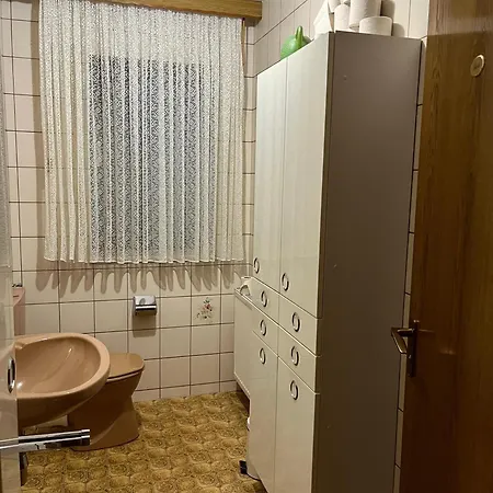 Wohngemeinschaft Mit 3 Privaten Zimmern, Jedes 2 Betten