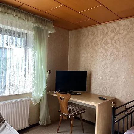 Wohngemeinschaft Mit 3 Privaten Zimmern, Jedes 2 Betten