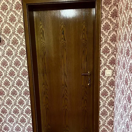 Alloggio in famiglia Wohngemeinschaft Mit 3 Privaten Zimmern, Jedes 2 Betten *