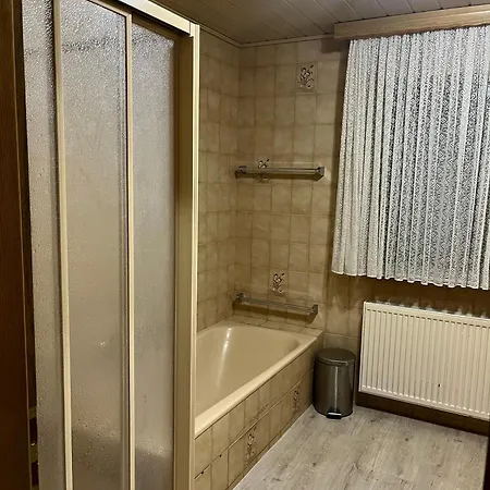 Wohngemeinschaft Mit 3 Privaten Zimmern, Jedes 2 Betten Alloggio in famiglia Homberg (Schwalm-Eder)